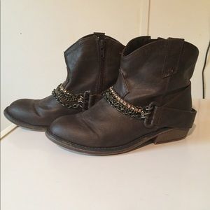 Women’s Boots 👢 Buy 1 items, Get the 2nd FREE!!
